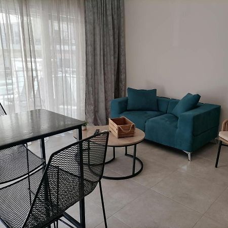 Petrani Suite 1 Néa Péramos 外观 照片