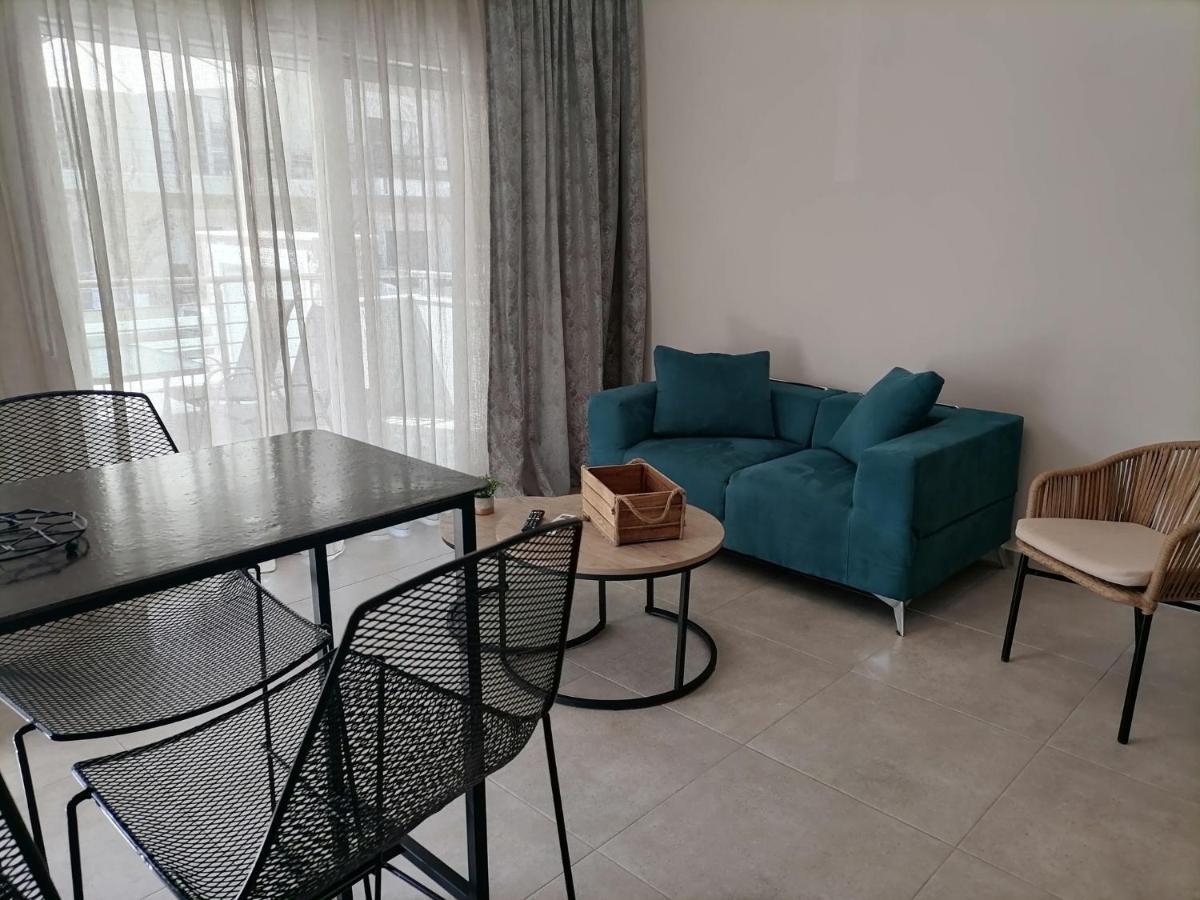 Petrani Suite 1 Néa Péramos 外观 照片