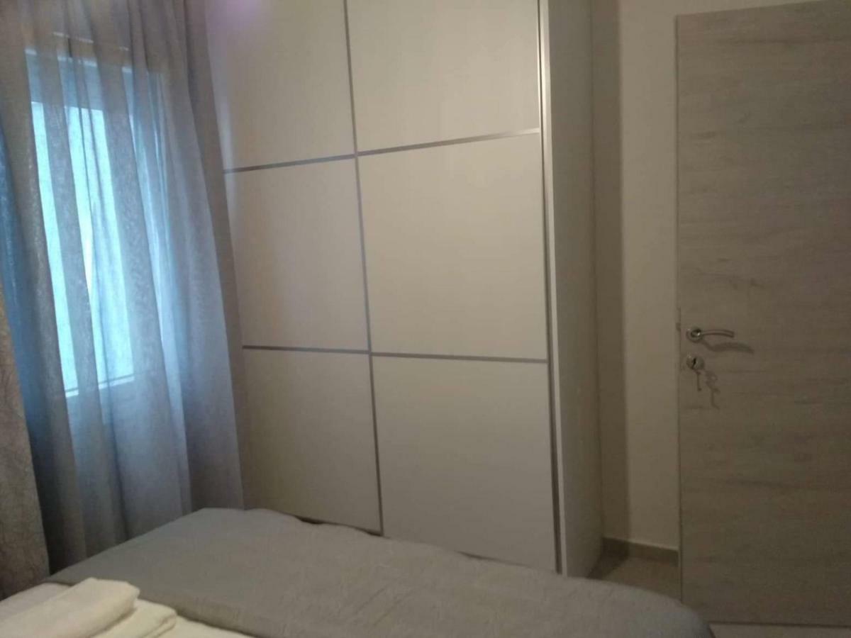 Petrani Suite 1 Néa Péramos 外观 照片