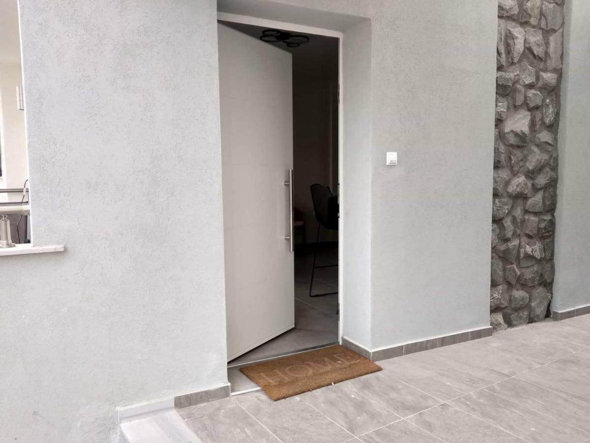Petrani Suite 1 Néa Péramos 外观 照片