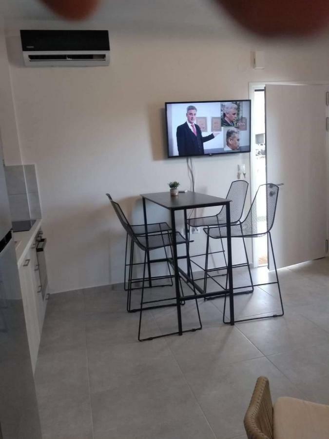 Petrani Suite 1 Néa Péramos 外观 照片