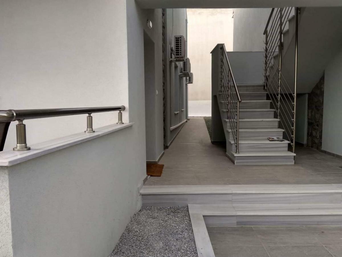 Petrani Suite 1 Néa Péramos 外观 照片